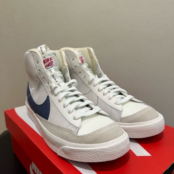 NIB Nike Blazer Mid '77 SNEAKERS SAIL/FIREBERRY/DIFFUSED BLUE 6Y == Women 7.5 - Picture 3 of 7